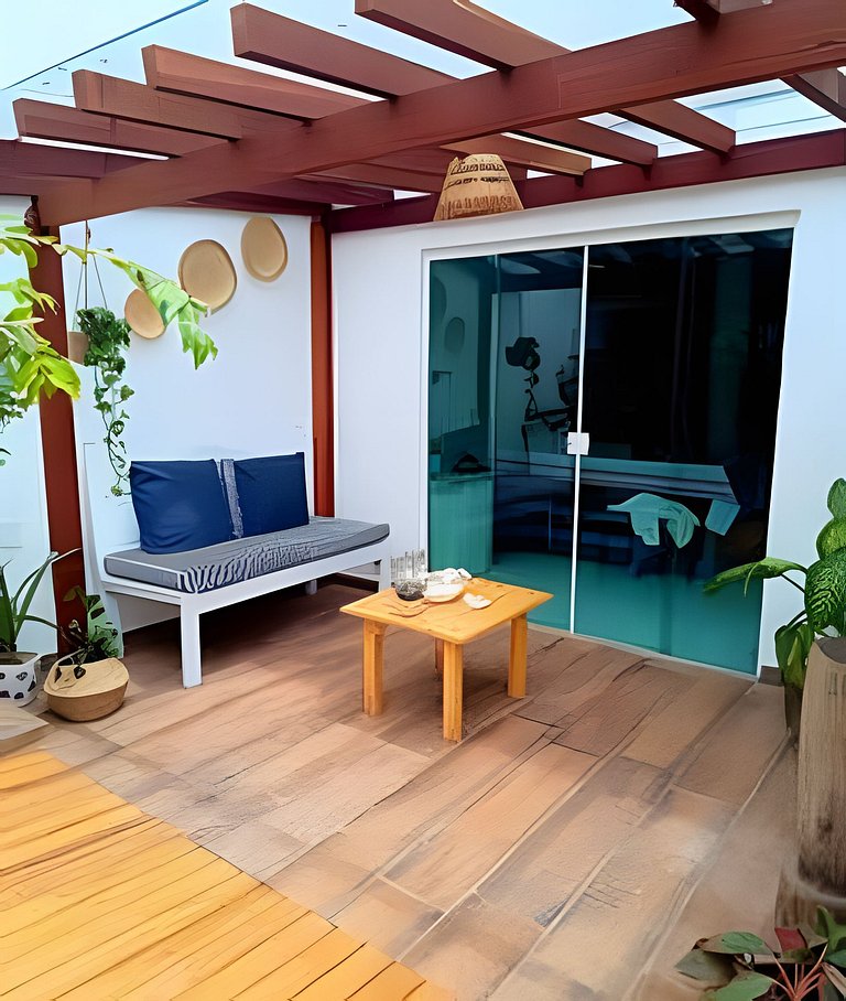 Casa com piscina e churrasqueira a 200m da praia