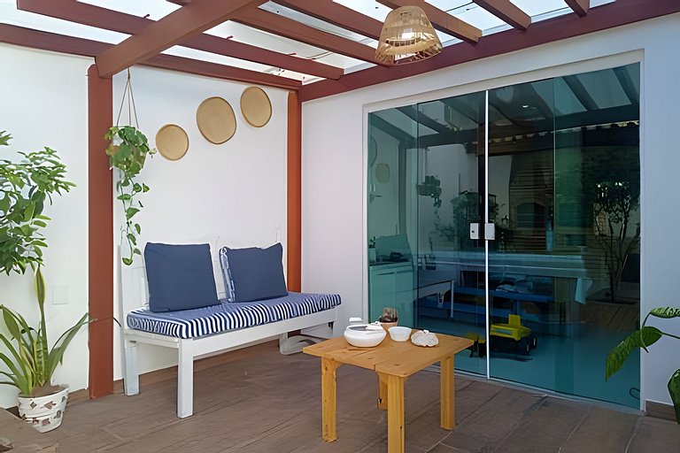 Casa com piscina e churrasqueira a 200m da praia