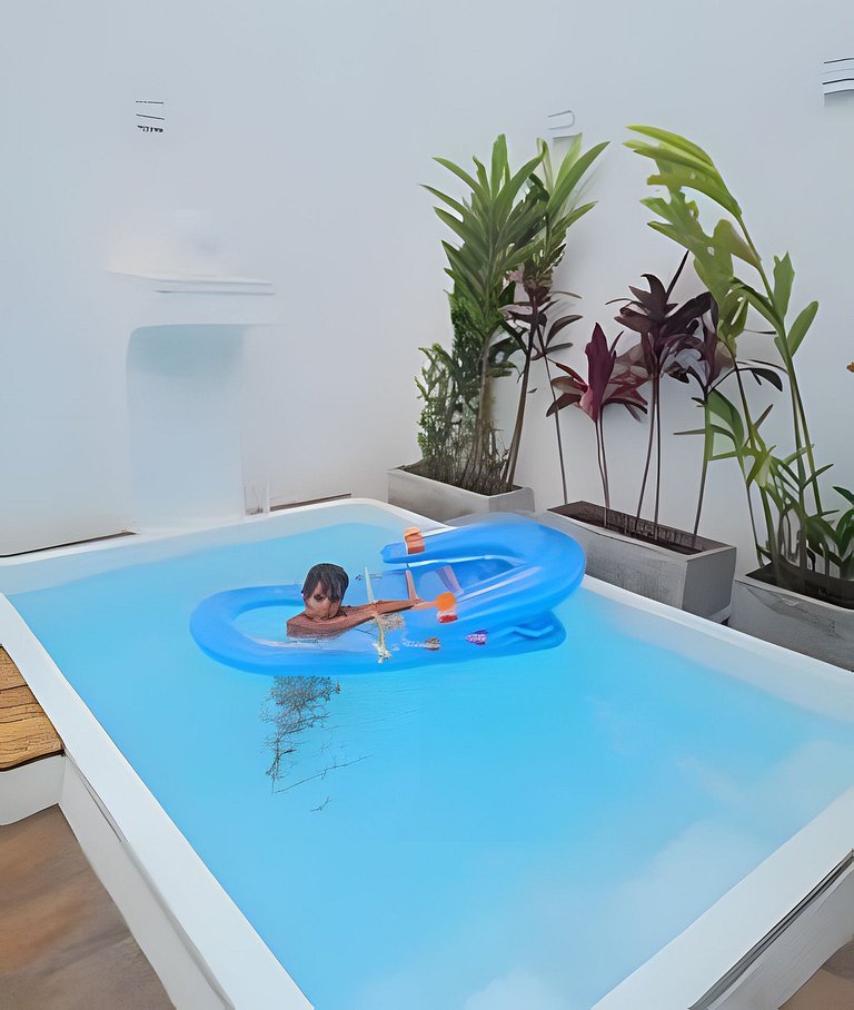 Casa com piscina e churrasqueira a 200m da praia