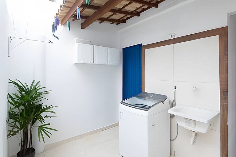 Casa com piscina e churrasqueira a 200m da praia