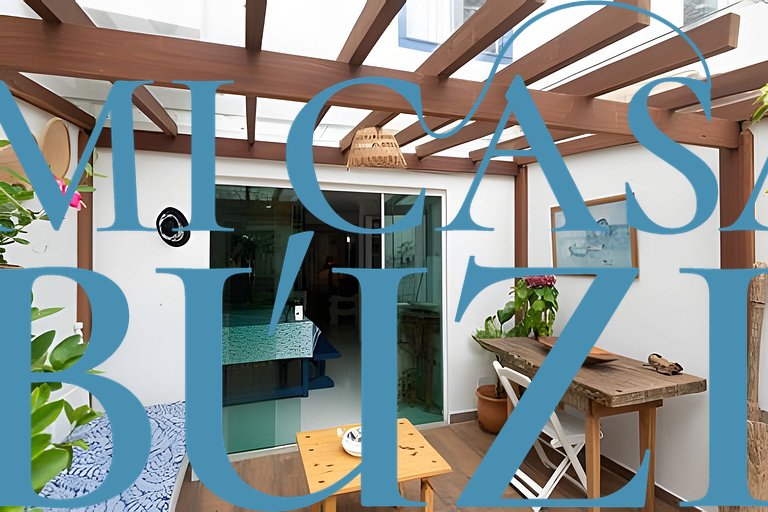 Casa com piscina e churrasqueira a 200m da praia