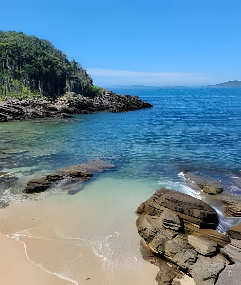 Casa com piscina e churrasqueira a 200m da praia