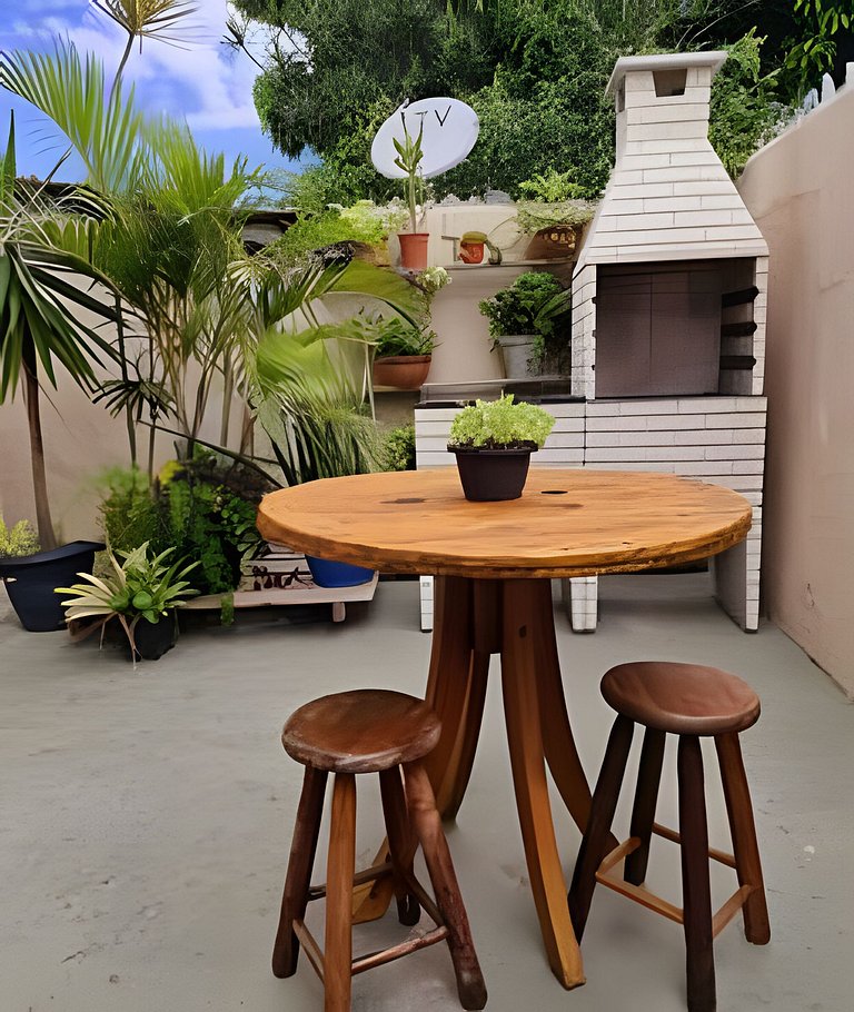 Casa com 2 quartos a 200m da praia