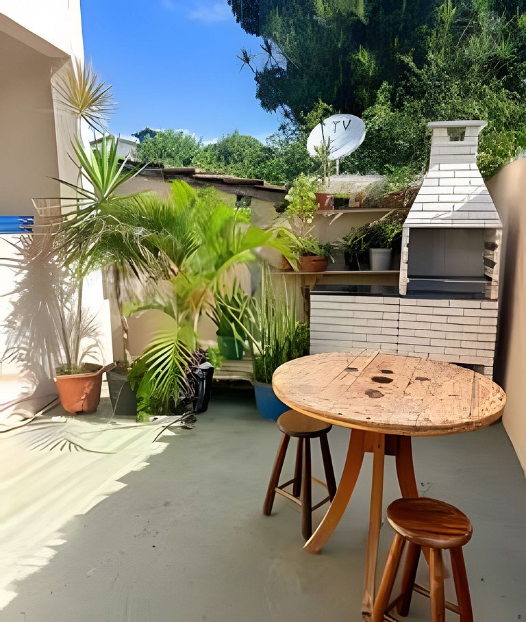 Casa com 2 quartos a 200m da praia