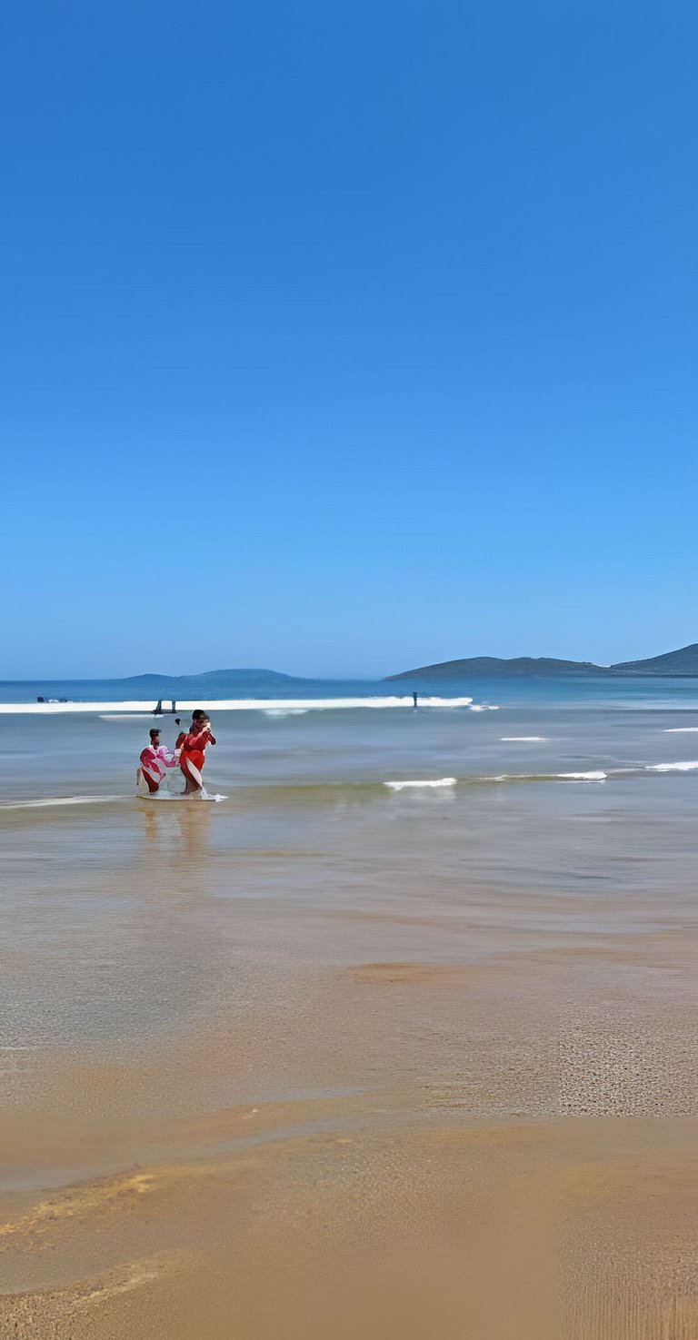 Casa com 2 quartos a 200m da praia